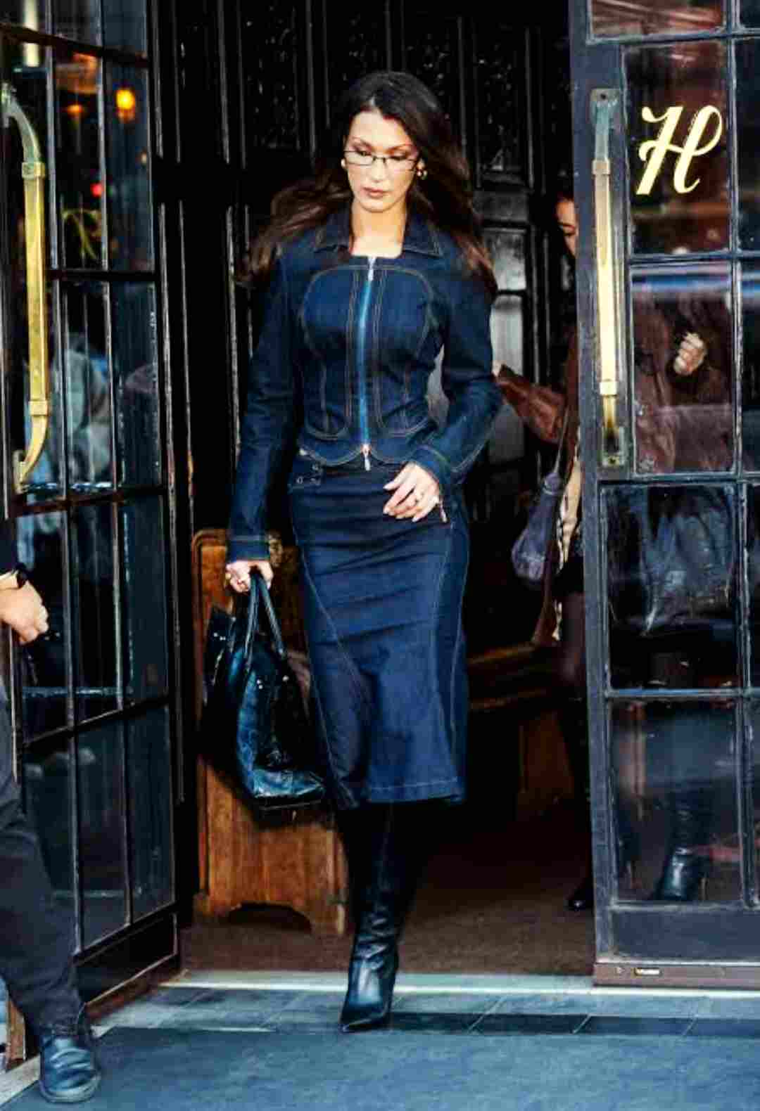 استایل جین روی جین بلا حدید – Bella Hadid denim on denim outfit