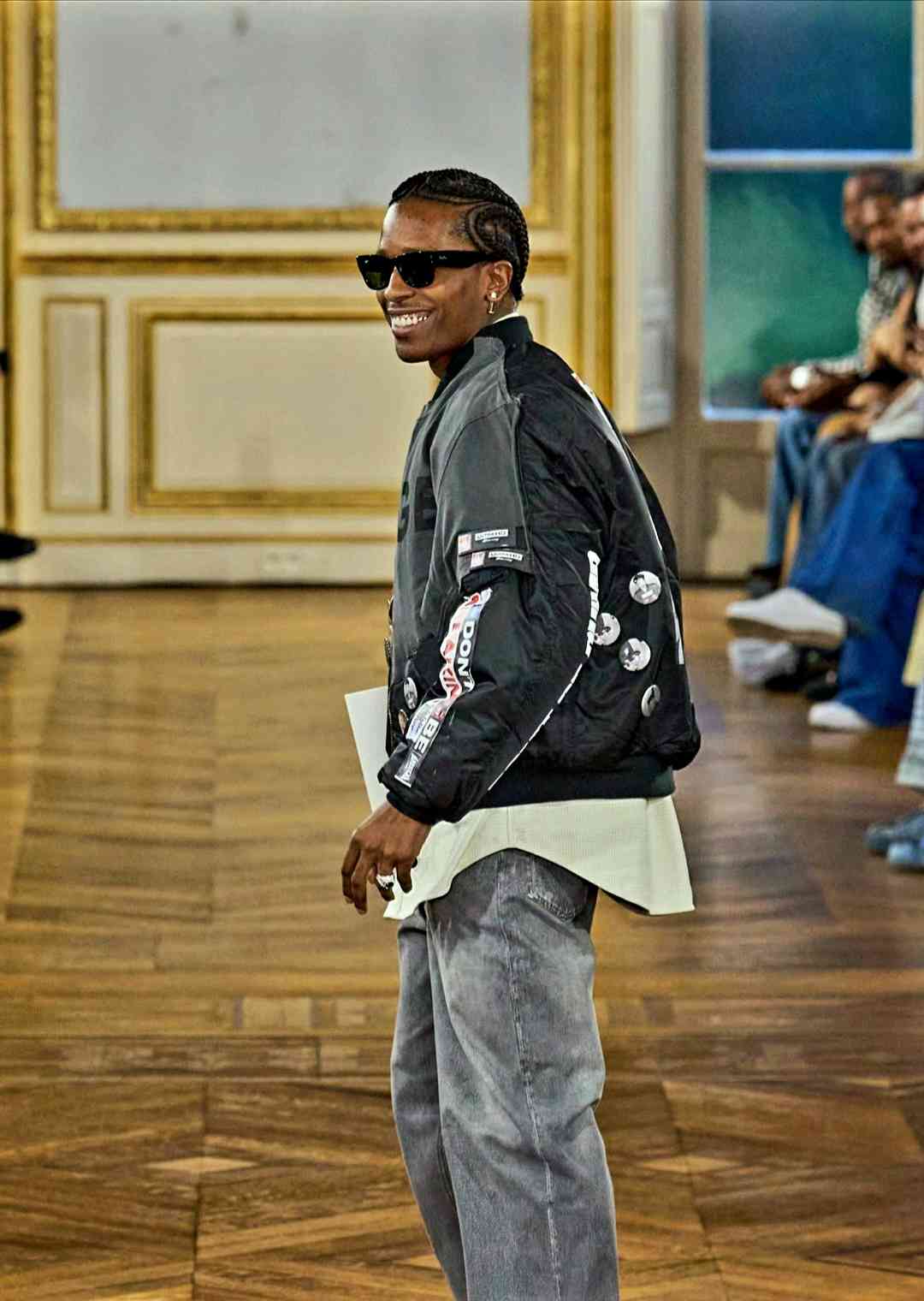 بامبر جکت و هودی ایسَپ راکی – ASAP Rocky bomber jacket street style