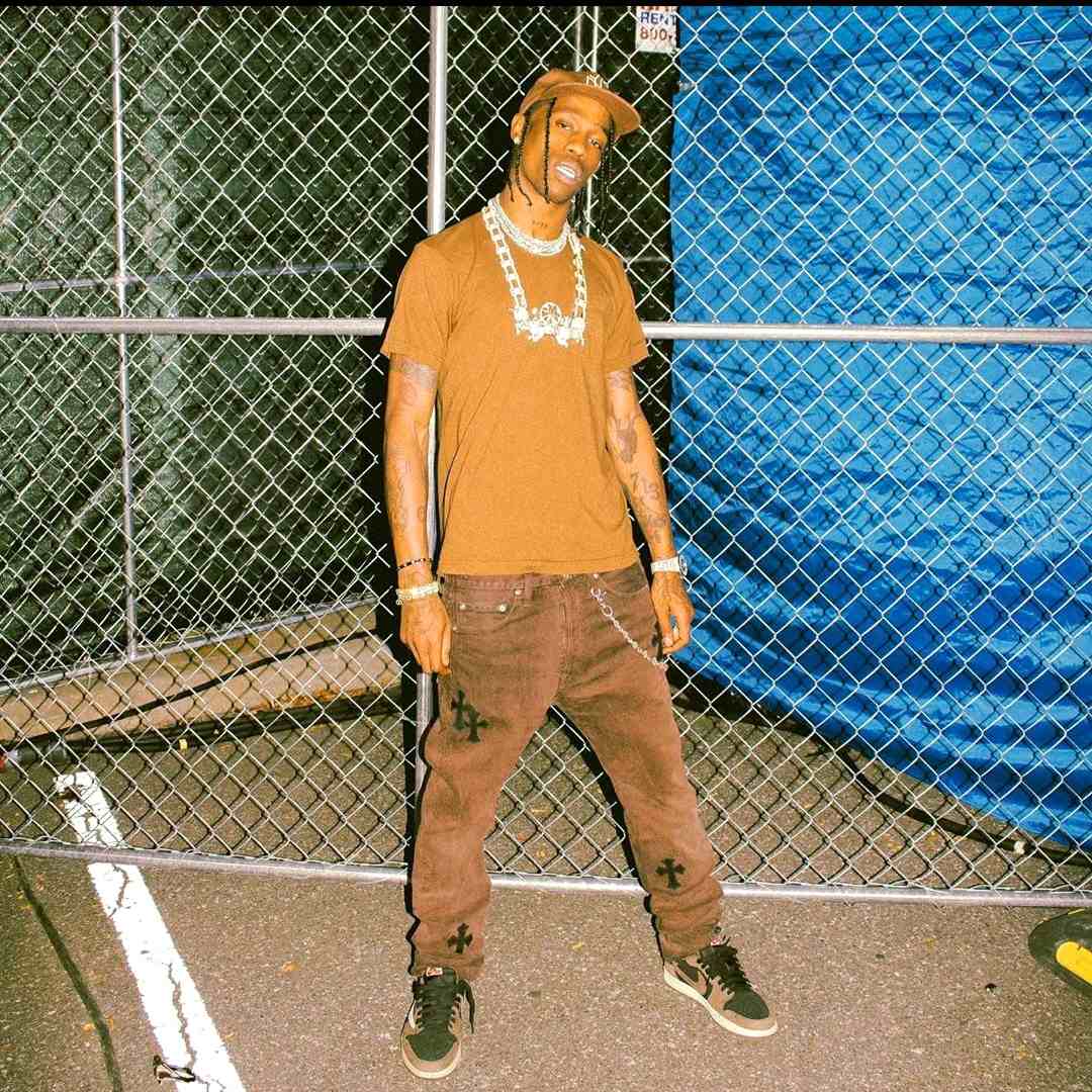 Travis Scott SB Dunk Low outfit