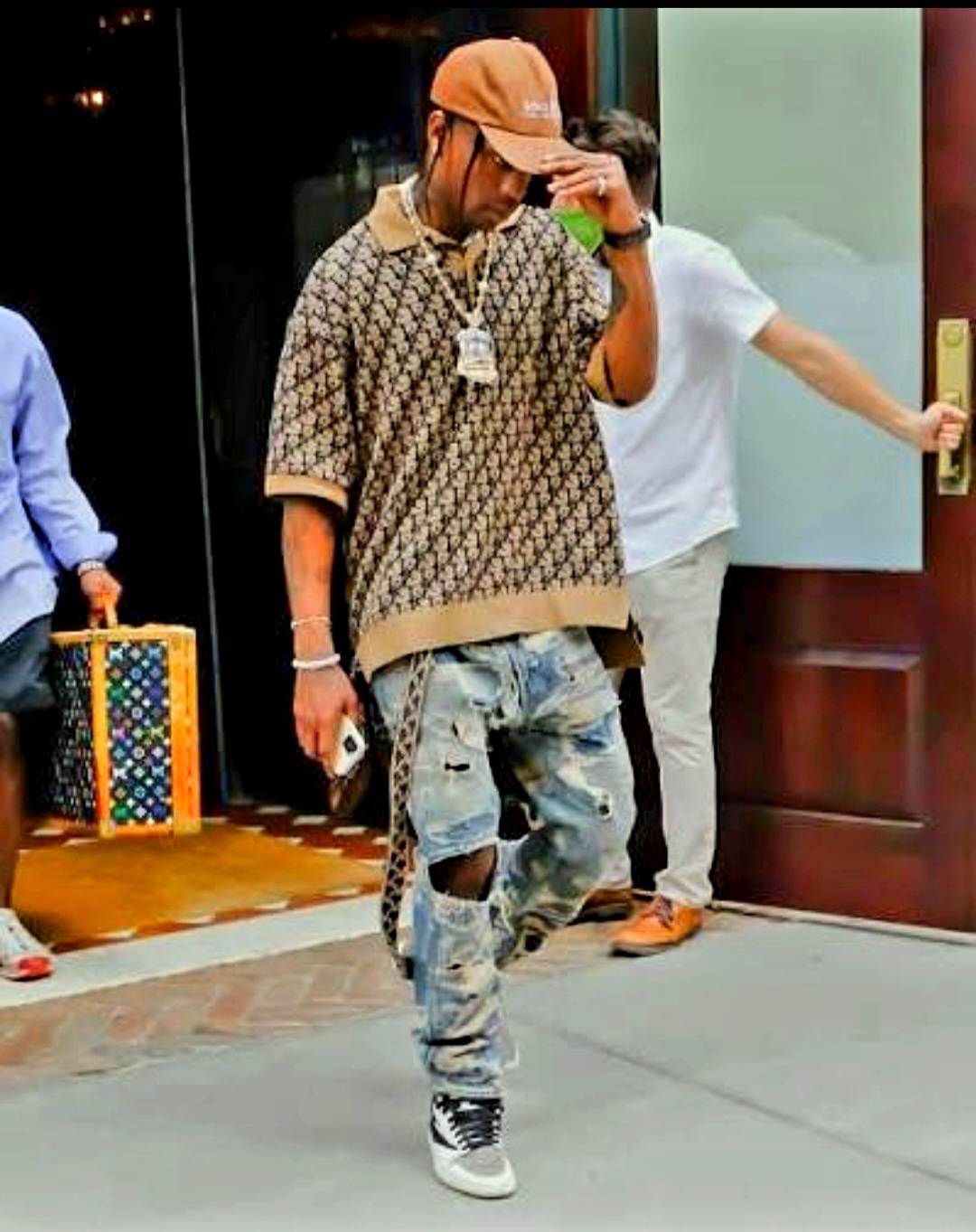 Travis Scott Jordan 1 outfit